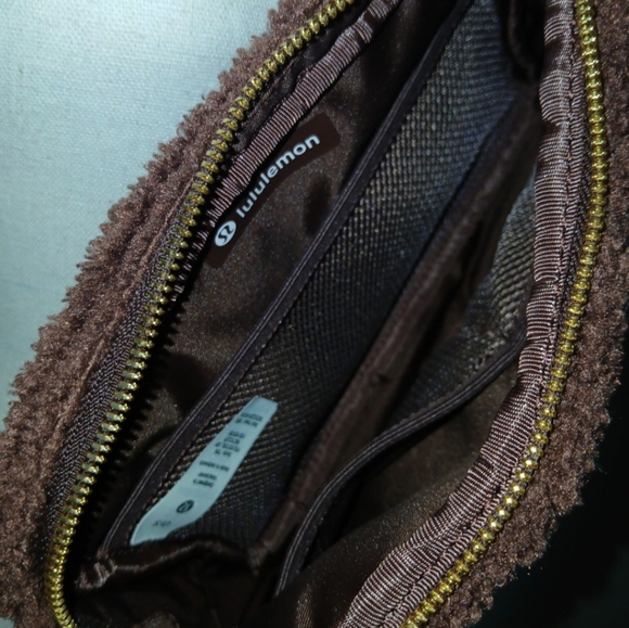 Lululemon Athletica Brown Fleece Fanny Pack Crossbody Bag Purse L2 Large - Picture 5 of 9